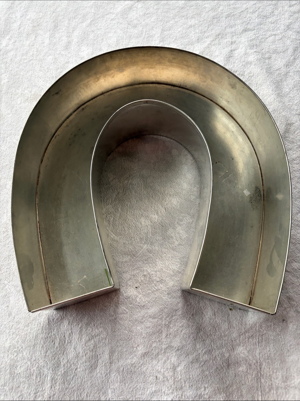 Vintage Silver-Tone Horseshoe Shaped cake pan